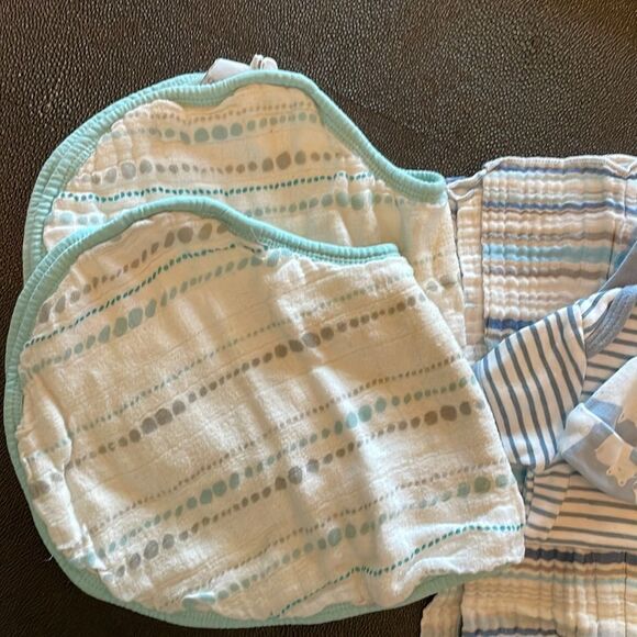 Newborn Bundle Burpies, hat onesie size NB - Picture 5 of 8